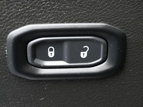 Used 2025 Jeep Wrangler Unlimited Sport AWD/4WD image 13