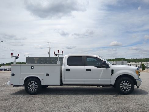Used 2017 Ford F250 XL w/ Power Equipment Group RWD image 2