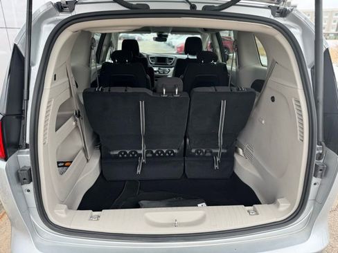 Used 2023 Chrysler Voyager LX image 36