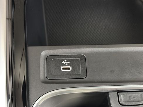 Certified 2025 Mercedes-Benz GLB 250 4MATIC image 22