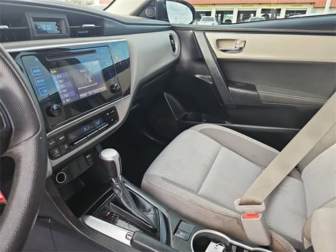 Used 2019 Toyota Corolla L image 21