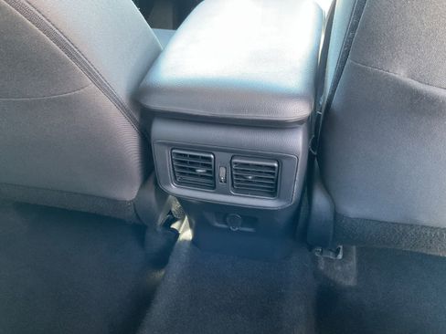 Used 2022 Toyota RAV4 LE AWD/4WD image 16