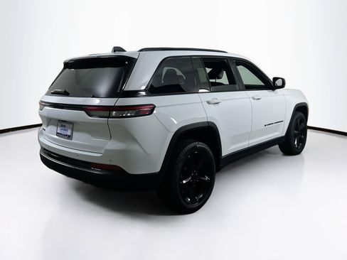Used 2022 Jeep Grand Cherokee Altitude image 5