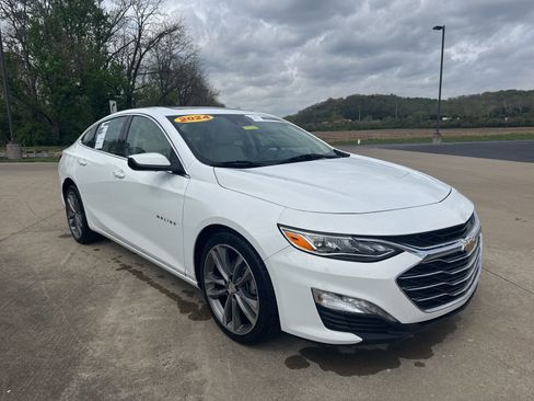 Used 2024 Chevrolet Malibu LT FWD image 3