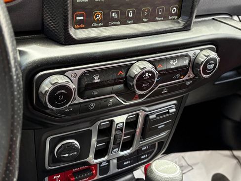 Used 2023 Jeep Gladiator Mojave w/ Trailer Tow Package AWD/4WD image 9