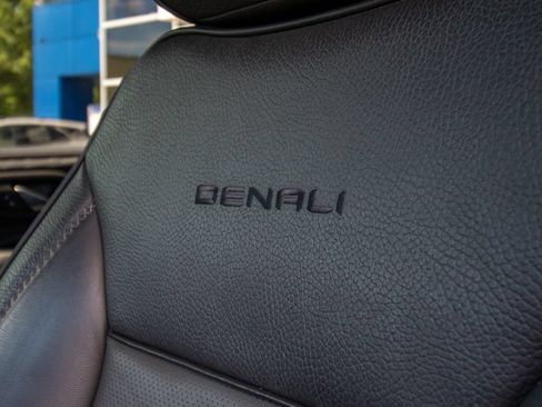 Used 2023 GMC Yukon XL Denali AWD/4WD image 10