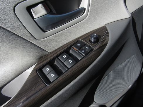 Used 2017 Toyota Sienna XLE image 23