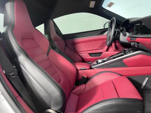 Certified 2025 Porsche 911 Carrera RWD image 19