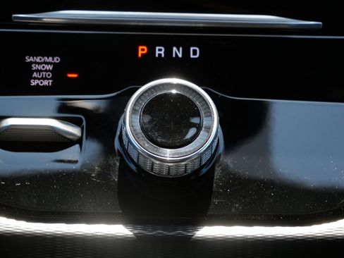 Used 2025 Jeep Grand Cherokee Limited w/ Black Appearance Package AWD/4WD image 18