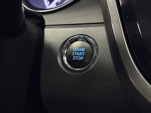 Used 2020 Toyota Camry XLE image 33