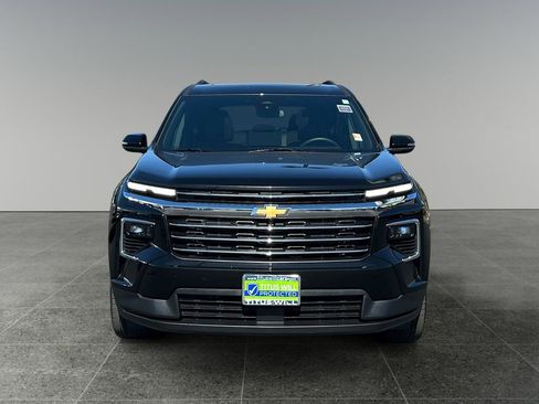 Used 2025 Chevrolet Traverse LT w/ Sun and Wheel Package AWD/4WD image 3