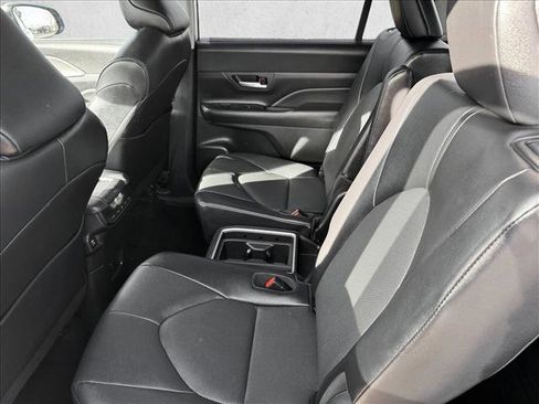 Certified 2025 Toyota Grand Highlander AWD image 17
