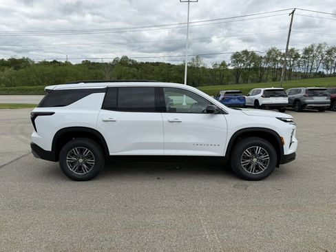 New 2026 Chevrolet Traverse LT w/ Driver Confidence Package AWD/4WD image 6