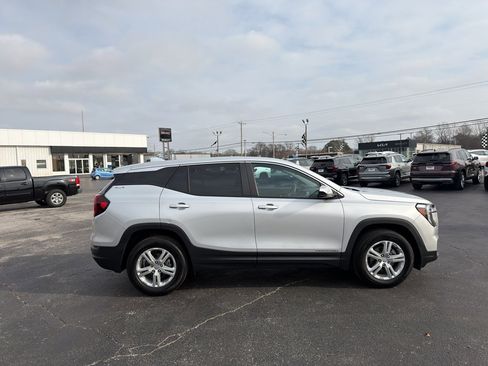 Used 2022 GMC Terrain SLE image 4