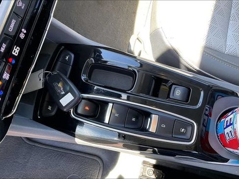Used 2022 Chevrolet Bolt EUV Premier FWD image 16