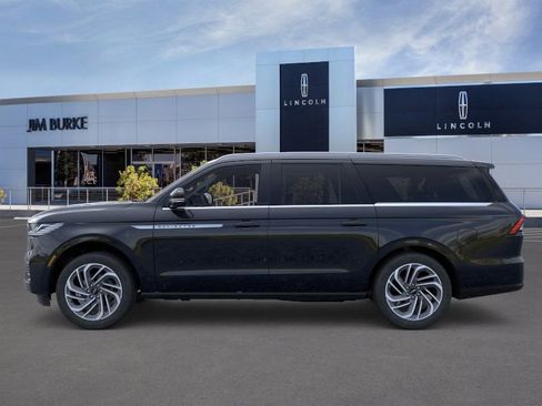 New 2026 Lincoln Navigator L Reserve AWD/4WD image 3