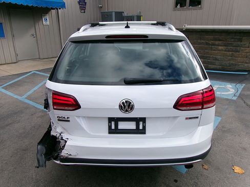 Used 2019 Volkswagen Golf Alltrack S image 2