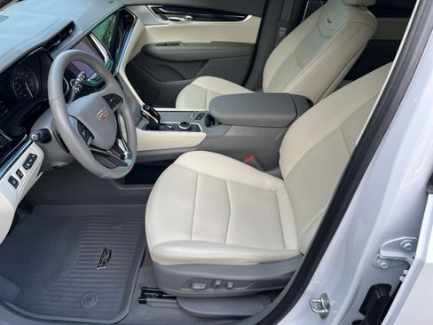 Used 2024 Cadillac XT6 Premium Luxury w/ Technology Package image 12