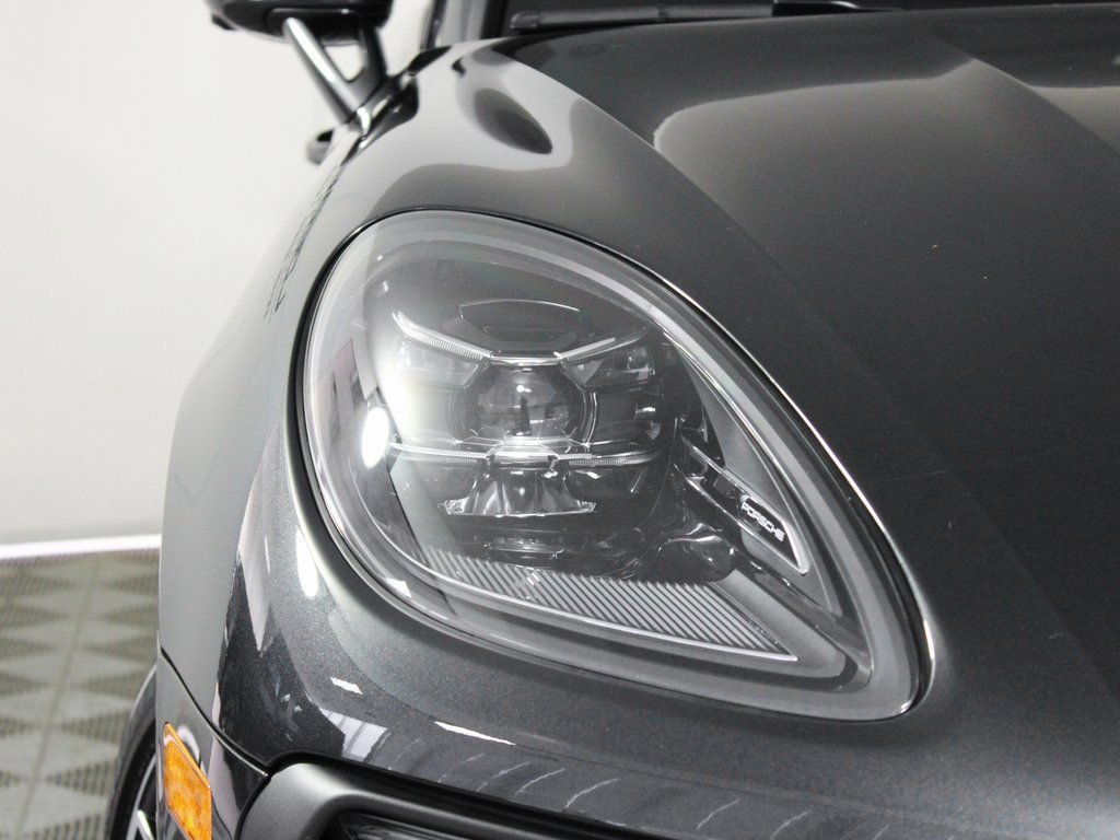 Certified 2026 Porsche Macan AWD/4WD image 11