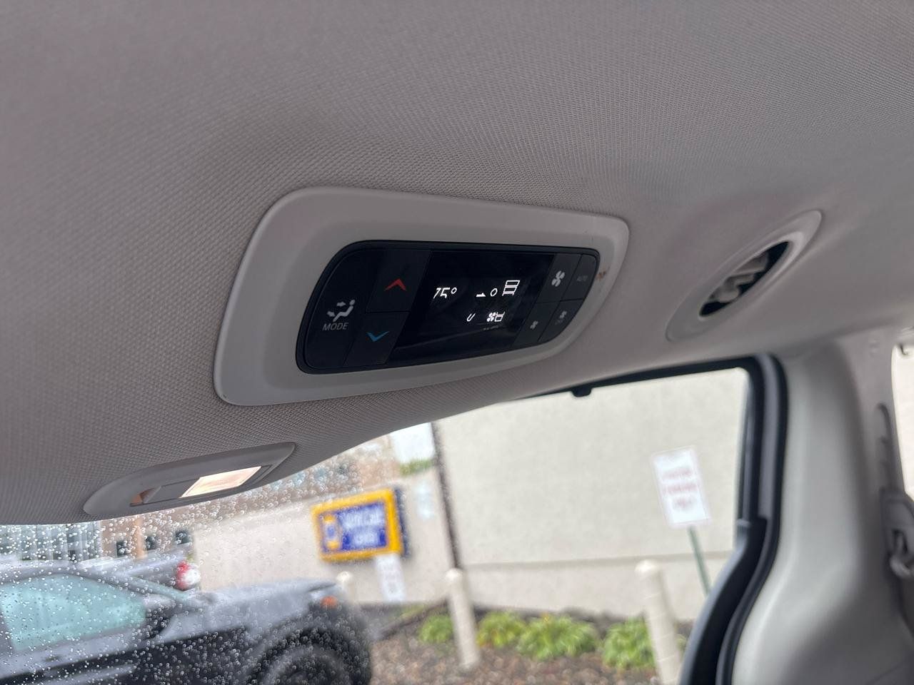 Used 2023 Chrysler Pacifica Limited FWD image 33