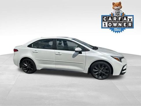 Used 2025 Toyota Corolla SE w/ SE Premium Package FWD image 4