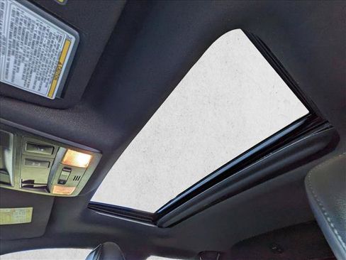 Used 2018 Toyota Tacoma TRD Off-Road AWD/4WD image 14
