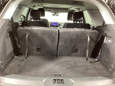 Used 2023 Ford Explorer XLT w/ Equipment Group 202A AWD/4WD image 34