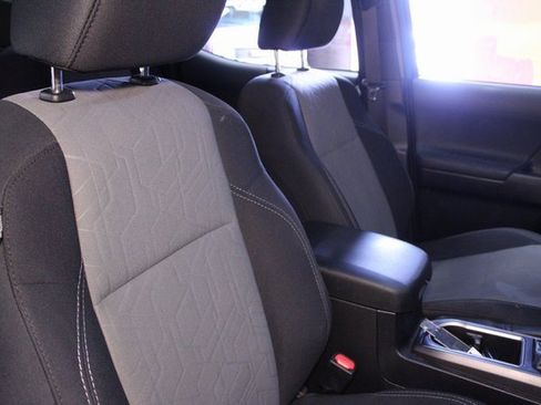 Used 2021 Toyota Tacoma TRD Sport image 11