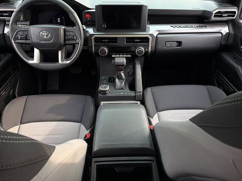 Used 2025 Toyota Tacoma TRD Off-Road AWD/4WD image 8