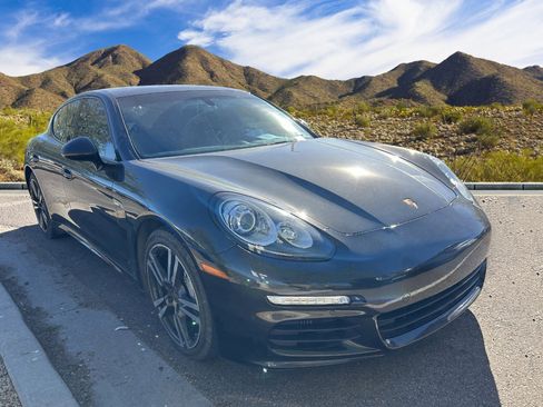 Used 2015 Porsche Panamera 4S image 3