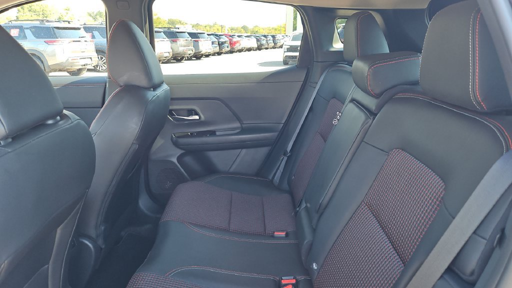 Used 2026 Nissan Kicks SR FWD image 5