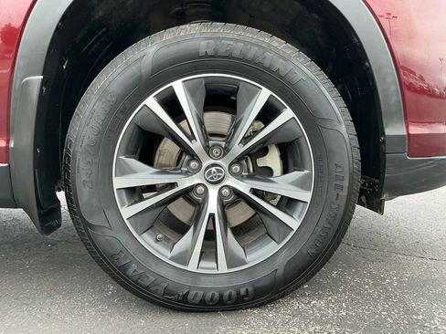 Used 2019 Toyota Highlander Plus w/ Carpet Mat Package (TMS) FWD image 21