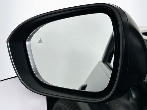 Used 2023 Nissan Rogue S AWD/4WD image 16