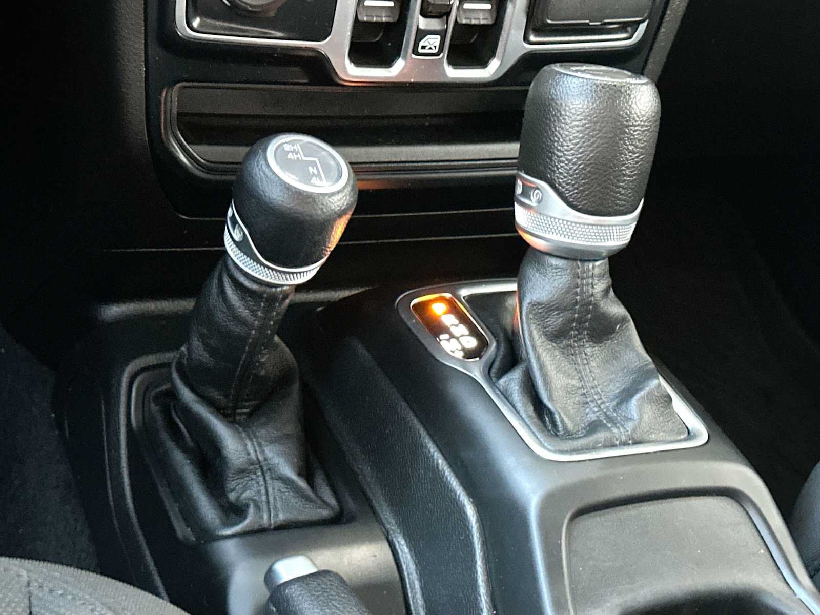 Used 2023 Jeep Gladiator Sport AWD/4WD image 21