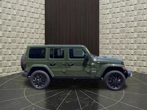 Used 2024 Jeep Wrangler Unlimited Sahara AWD/4WD image 3