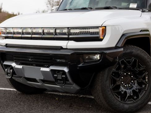 Used 2025 GMC Hummer EV 2X AWD/4WD image 9