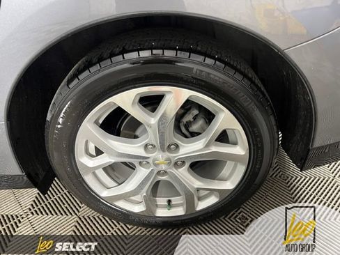 Used 2018 Chevrolet Volt Premier w/ Driver Confidence Package FWD image 16