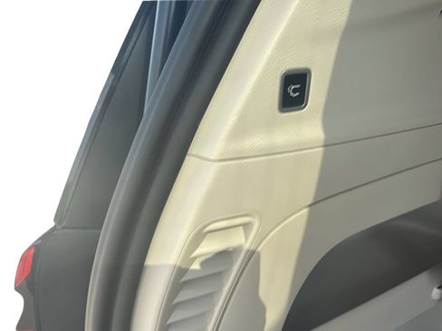 Used 2023 Chrysler Pacifica Touring-L FWD image 26