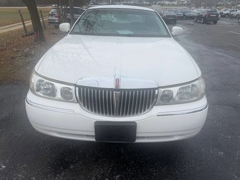 Used 1998 Lincoln Town Car Executive image 3
