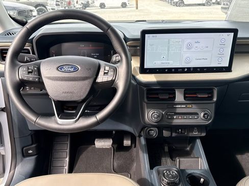 Used 2025 Ford Maverick Lariat image 7