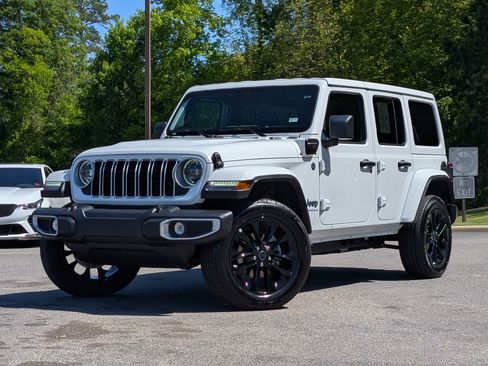 Used 2025 Jeep Wrangler Unlimited Sahara w/ Safety Group AWD/4WD image 4
