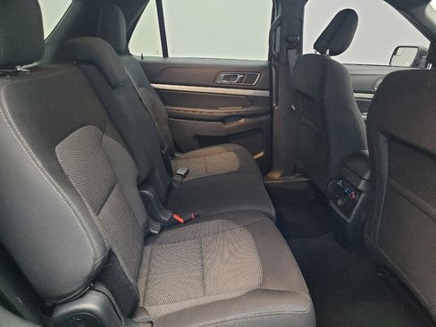 Used 2019 Ford Explorer XLT image 19