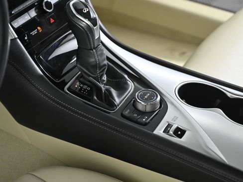 Used 2020 INFINITI Q50 Luxe w/ Essential Package (3.0T Luxe) image 17