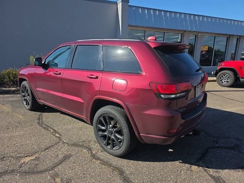 Used 2017 Jeep Grand Cherokee Altitude AWD/4WD image 2
