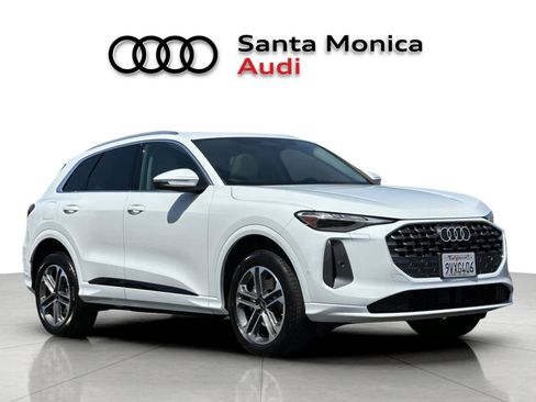 Used 2025 Audi Q5 Premium w/ Convenience Package AWD/4WD image 9