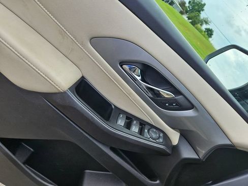 Used 2023 Chevrolet Traverse LS FWD image 11