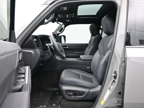 Used 2025 Lexus GX 550 w/ Accessory Package (2T) AWD/4WD image 9