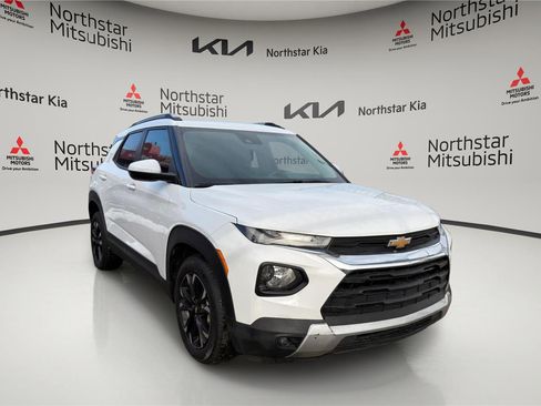 Used 2022 Chevrolet TrailBlazer LT w/ Driver Confidence Package image 5