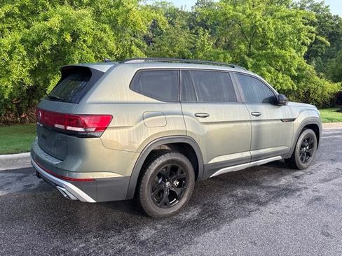 Used 2024 Volkswagen Atlas Peak Edition SEL AWD/4WD image 2