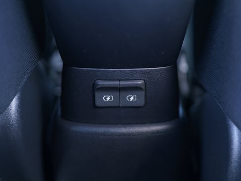 Used 2021 Nissan Kicks S FWD image 10